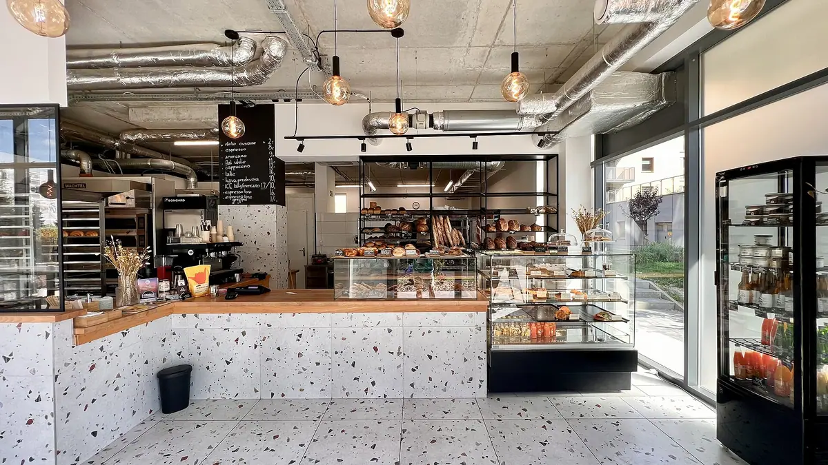 Grantham Baker And Confectioners – bakery in Mirfield town centre